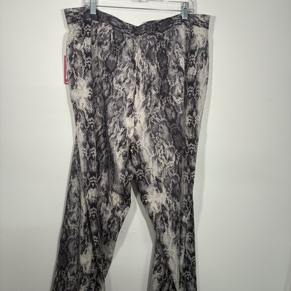 Vince Camuto Snake Animal Print Wide Palazzo Straight Leg 2X XXL 20W Black Grey - Picture 10 of 12